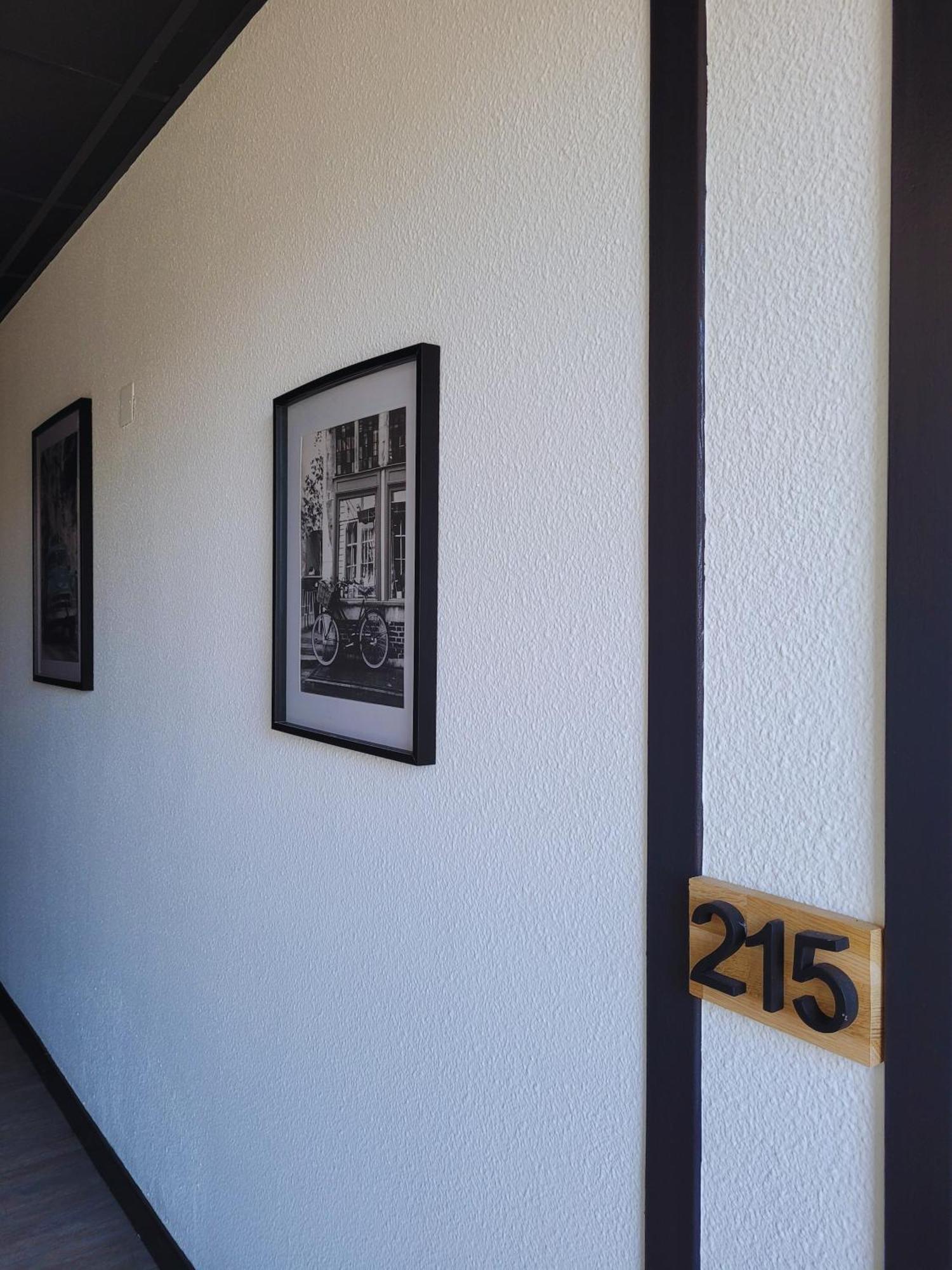 Hotel Restaurant Les Chataigniers Privas Exterior photo
